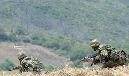 militares argelinos en los bosques de Azazga- Tres muertos en una operación antiterrorista en Argelia